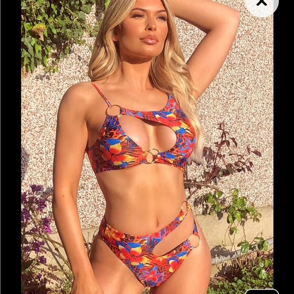 *NWT* PRETTY LITTLE THING Colorful Cut out Bikini - Picture 2 of 4